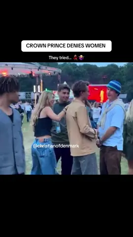 He barely loooked at them… maybe because he only has eyes for his girlfriend??  #crownprincechristian #crownprincechristianofdenmark #princechristian #princechristianofdenmark #denmark #denmarktiktok #danmark #danmarktiktok #danishroyalfamily #danishroyals #royals #fyp #partyprince #shipper #ghost 