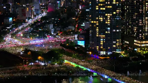 Đợt trước nhiều anh bảo dân Đà Nẵng ngán xem pháo hoa lắm. Chắc mn kéo nhau đi tập thể dục cho vui thôi à 🙂‍↔️ Video từ đêm khai mạc DIFF 2024 😎