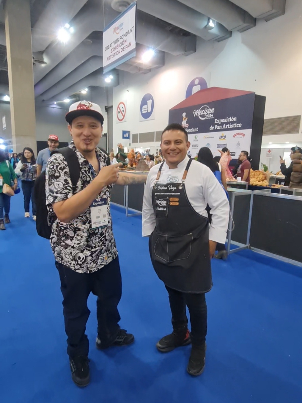 Platicando con mi amigo @Cristianvega de pasteleria Vega en  Mexipan. #clancakes #cake #pasteleriavega #panaderia #reposteria #chef #pastelerosdetiktok #pasteleroscreadores 