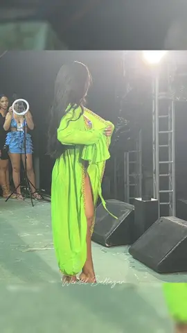 Rayane Santos desfilando no Garota Verão Ourém 2024