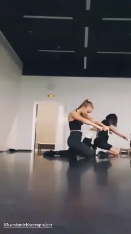🦋 don't laugh,just training🙂 #kristinashmidto  #officialtiktok  #contemporaryart  #dance 