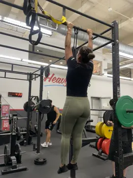 #newyorksportsclub #Fitness #latinastiktok #strenghtraining #pullups #nycfitness #womenshealth #gymshark #