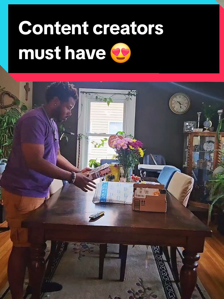 Part 1 This is genius!!  #neckmount #magneticneckmount #magneticphonemount #phonemount #neckphoneholder #TikTokMadeMeBuylt #tiktokmademedoit #fyp #contentcreator #TikTokShop #ugccreator #unboxing #sahm 