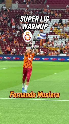 Pro Goalkeeper warmup from Fernando Muslera 🇺🇾🧤 #goalkeeper #goalkeepertraining #football #futbol #galatasaray #cimbom #fy #fyp #viral