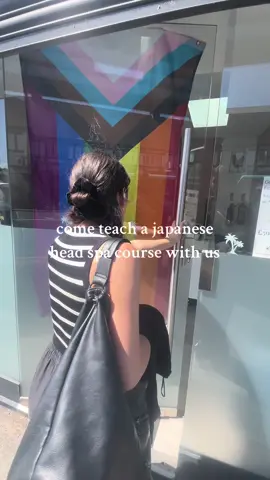 Do you want to learn how to perform this trending treatment? Check out the link in our bio 🧖‍♀️🍃 #japaneseheadspa #course #beautycourses #japaneseheadspacourse #SelfCare #haircare #aesthetic #headspa #fyp #trending #BeautyTok #beautytraining 