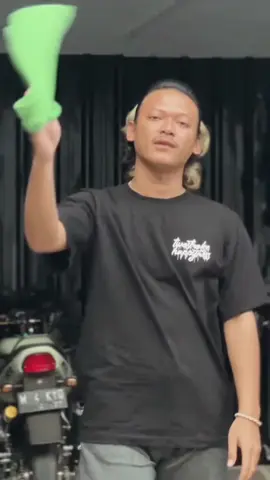 sumeten dewe cyakkkk😝🔥 . . .#mekaniktiktok #mekanikmuda #mekanikquester #questermania #questermaniaindonesia #udtrucks #quester #fakesituation #kontenkreator 