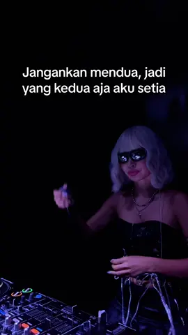 Lagi musim mendua 🤞🏼 #dj #clubbing #infoparty #quotes #holywingsindonesia #livehouse #fypシ゚viral #fyppppppppppppppppppppppp #fypdongggggggg #lewatberanda #story @HΛNNΛH X 