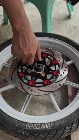 Floating disc mga gar #floatingdisc #discbrake #miodiscbrake #hengmiodiscplatebolts #220mmdisc #miomodifikasi #trending #fyp #viral 