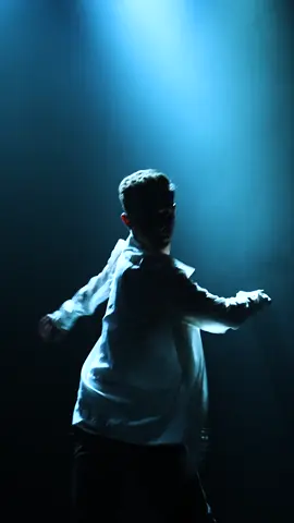 An absolute pleasure to watch Alfie Murray performing to my song Umbrella ☂️ So talented!! 🤍 Link to my debut album “PANORAMA” in bio! #umbrella #panorama #sonnytennet #newmusic #debutalbum