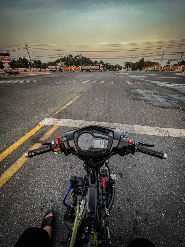 Xin lỗi anh ko có xe đàng hoàng để quen emm..