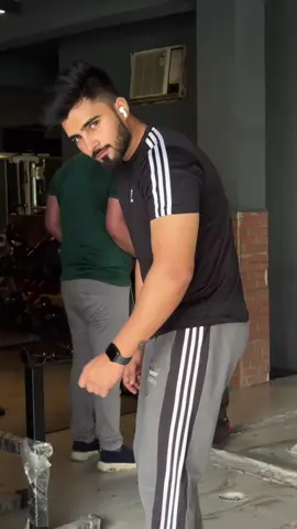 Crush එක mentioned කරගෙන යන්න ❤️🤭#tiktok #srilanka #CapCut #gymmotivation #trending #shehandulanjana #piliyandalagym #viralvideo #crush #lovely @Eranda_Zee ( DANCER ) 