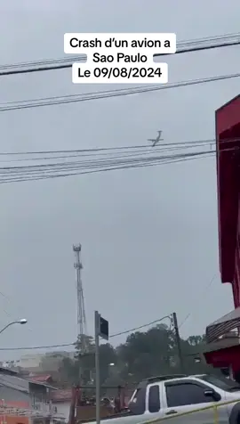 Un #avion de ligne de la compagnie Voepass s'est écrasé vendredi 9 août au #Brésil avec 61 passagers à son bord. Il n'y a aucun survivant #crash #catastrophe #saopaulo #viral #foryou #fyp #pourtoii 