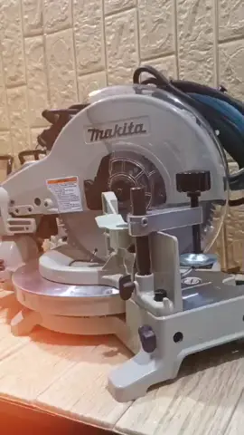 MAKITA COMPOUND MITTER SAW PEMOTONG ALUMUNIUM LS1040. MAKITA FAIR BONUS SARUNG TANGAN & KACAMATA. #fypage #fyppppppppppppppppppppppp #makita #mesin #mesinpotong #makitatools 