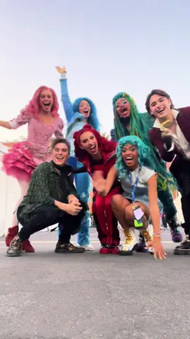 used a pocketwatch and somehow we ended up at D23 🤭💞✨🧚 @Malia:) @RubyRoseTurner @joshuarobertcolley @dararenee @Morgan Dudley @Peder Lindell 