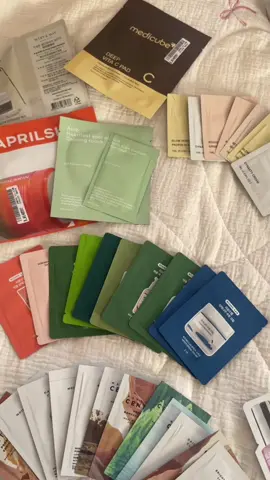 It was supposed to be 23 freebies but i got sooooo much more omg @Stylevana  #stylevana #skincare #skintok #SelfCare #koreanskincare #yesstyle #thatgirl #girlythings #glassskin #samples #freebies #free #skincarehaul #fyp #fyppppppppppppppppppppppp #omg 