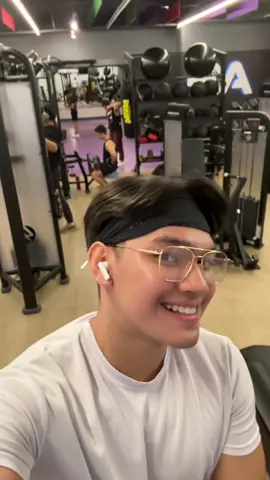 This is really convenient lalo na sa pawisin like me and meron slight long hair tho haha #sportsheadband #headband #GymTok #gymessentials #gymfit #tiktokshop #budolfinds 