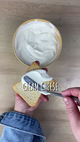 Crema cheese caseiro  400g de ricota  30g de manteiga  1 caixinha de creme de leite  Sal a gosto