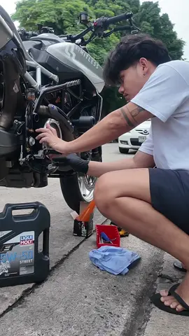 change oil engine by @Aisara Sodawat 🙇🏻✨ . . #ducatisevice #ducati #ducatiperformance #motorcycleservice #limitless #limitlessspeedup #CapCut 