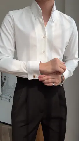 Chiếc sơ mi mang đậm tính thanh lịch có kèm luôn cặp khuy Cufflinks #blazer #suit #harold #fashion 