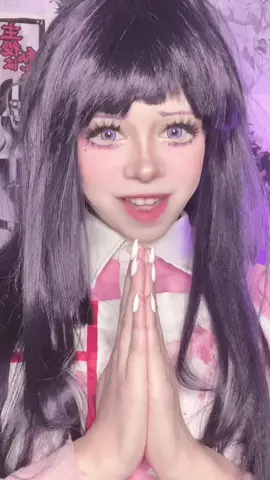 Well 2 girls but you get the idea 🤷‍♀️ #mikantsumiki #mikan #danganronpa #mikantsumikicosplay #mikancosplay #danganronpacosplay #cosplayer 