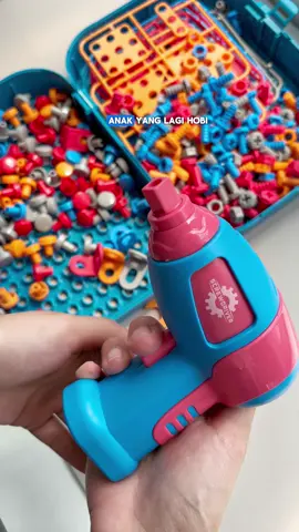 Siapa anaknya proyek ga beres2? Kita tambahin proyek pengeboran lagi ya buibu… #mainananak #mainanedukasi #mainanboranak #DIY #diytoys #mainananakanak 