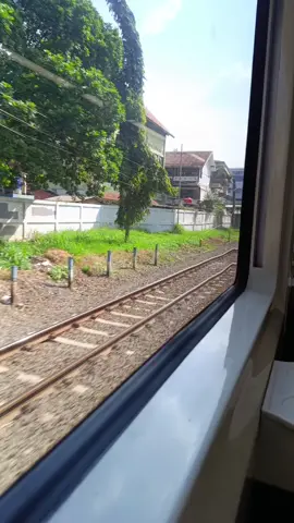 Video mentahan kedatangan kereta di stasiun bandung  boleh di ambil buat prank  #fyp #foryou #foryoupage #videomentahan #mentahan #bandung #keretaapi #keretaapiindonesia #railway #railwayindonesia #railfans 
