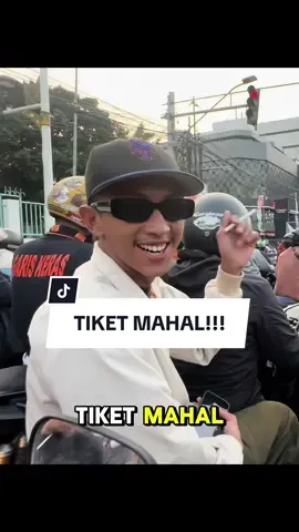 Ngak mahal, kalo setiap home di bagiin air dan roti. Plus berasa nonton di old trafford💥💥💥 ramaikan JIS tgl 24 vs Persis solo #jejakhijrah #persija #persijajakarta #thejak #jakmania #jakarta #fyp #viral 