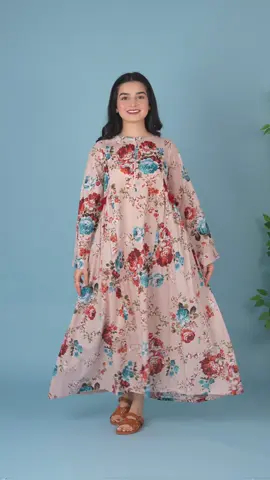 Sunya??? launch hogai collection😉♥️  www.minsaline.com •Stuff: Lawn (Itni koi lightweight or comfortable lawn hy na k bs)✨  •Website sy direct order maar lain🛍️