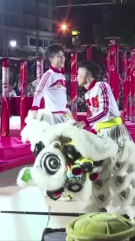 🇻🇳 2024 🔥Hạng mục Mai Hoa Thung: Style 2D - Lâm Đồng - Điểm số: 8,75 - Lễ Hội Lân Sư Rồng Hải Châu, Đà Nẵng năm 2024🔥 #马来西亚 #malaysia #malaysiatiktok #liondance #mualan #tariansinga #barongsai #醒獅 #醒狮 #舞狮 #liondancer #liondanceperformance #liondancecompetition #liondancelife #高桩 #高桩舞狮 #高桩舞狮🦁 #高桩舞狮表演 #舞狮生活 #舞狮比赛 #舞狮表演 #舞狮运动 #liondancemalaysia #liondance2024 #múalan #múalan2024 #lansurong #lansurong2024 #liondancing   #liondancedrum #liondancedruming  #barongsaitiktok #barongsai2024 #传统 #传统文化 #traditional  #台上一分钟台下十年功   #respect #传统器材阵式 #传统南狮器材表演 #lehoilansurongquanhaichaudanang2024 #lienhoanlansurong #vietnam #vietnamtiktok🇻🇳 #越南 #style2d #hochiminh 