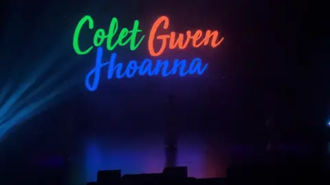 Bini Colet, Gwen, and Jhoanna [Sub-Unit] perform ON THE WINGS OF LOVE Live in BINIverse Vancouver, Canada | BINI Ph Video courtesy: Shiera Mae Amit  #BINIverseVancouver #BiniVerse #BINI #biniph #BINIcolet #BiniGwen #BiniJhoanna