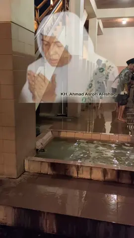 Untuk Orang Tua  KH ASRORI AL-ISHAQI  #doa #orang #orangtua #alam #alamkubur #alambarzah #kirim #kirimdoa #khasrorialishaqi #taqwa #ngaji #subuh #subuhberkah #pagi #ibadah #mukmin #muslim #islam #drajat #nabi #rosullullahsaw #umat #jamaah #renungan #tafakur #muhassabah #muhassabahdiri #sadar #sadardiri #cinta #ulama #ulamaindonesia #guru #alim #arif #orang #zarah #makam #wali #walisongo #wisata #religi #religion #kudus #kuduspride #seneng #menuju #perintah #gusti #gustiallah #allah #piknik #nonton #zikir #dzikir #dzikirsholawat #bosen #sifat #jalan #jalanjalan #hiburan #refresh #refreshing #ngaji #ngajibareng #ngajiyuk #nikmat #hidup #niat #niati #santri #santripondok #kudus24jam #menara #menarakudus #sunan #sunankudus #wali #waliullah #walisongo #wisata #wisatareligi #religion #spiritual #spirituality #dahulukan #sholat #doa #miskin #dekat #perhatian #perhatikan #mau #serius #tekun #ditekuni #allahuakbar #segera #berhenti #taubat #hijrah #sembahyang #dunia #dunyo #melihat #menyaksikan #belas #belaskasih #rahmad #rahman #rohim #bismillahfyp #bismillah #fyp #fypシ #fypシ゚viral #fypシ゚viral #fypage #ngaji #ngajibareng  #sepuh #umat #jamaah #syech #wali #berkah #ilmu #ingat #berkah #menderita #derita #sedih #miskin #fakir #musyafir #nur #illahi #amin #sholawat #sholawatburdah #burdah #adem #ayem #tenang #pesan #ingat #penting #fyp #khasrorialishaqi #syekh #munajat #mati #allah #disukai #orang #umat #cukup #dunia #penuh #kehidupan #meninggal #lancar #surga #neraka #habis #munajat #dzikir #syekh #khasrorialishaqi #fyp #penting #ingat #pesan #ilmu 