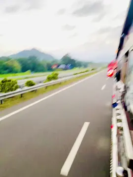 ලස්සන උදෑසනක යාලුවොත් එක්ක පදිනවා කියන්නේ ඒකත් වෙනම ආතල් එකක් 😍😁 #apaboyluxuryedition #nuwanhansaka #viralvideo #kurunegala #srilankan_tik_tok🇱🇰 #srilanka #srilankabuslover #1millionviews #viraltiktok #trendingvideo #1millionviewsplease 