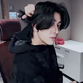 jake def has this song in his playlist ib: @lula some scenes: @rein #kpopfyp #jakeenhypen #ikissjaeyun 