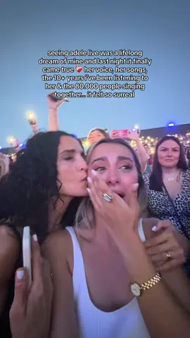 no shame in posting my ugly crying face online bc this is what happens when you see adele live🙂‍↕️🙂‍↕️🙂‍↕️ #adelelive #adeleconcert #adeleinmunich #adele #adelefans #adele30 