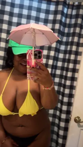 An Umbrella for your iphone!? ☂️🏖️📲 #amazonfind #amazon #iphoneumbrella 