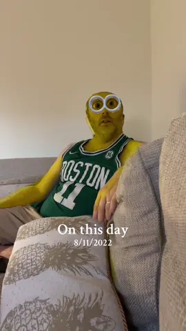 How has it been 2 years sonce this instant classic 😂 👀#onthisday #vickandal #fyp #viral #minion #toweroflondon