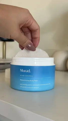 I use the @Murad Skincare Retexturizing Body Pads once a day until my body breakouts clear up, and then as needed (1-3x per week) after that! #MuradPartner #acne #bodyacne #skincare #acnetreatment #acneskincare 