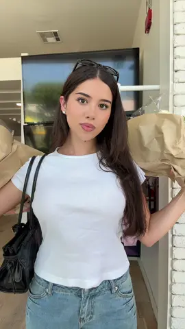 When they get you flowers on a Sunday >> 💞