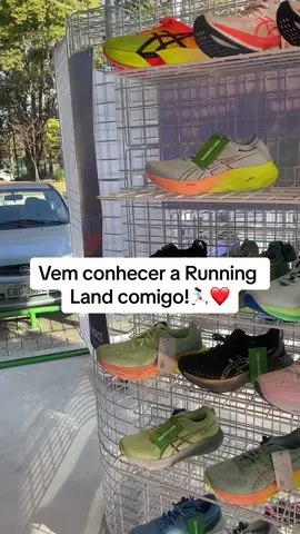 Simplesmente apaixonada! A loja é toda especializada para esse universo da corrida, tem tênis de várias marcas, além de roupas, acessórios e suplementos. O segundo andar da loja conta com um espaço para treinos de fortalecimento. Além disso, no terceiro andar tem uma clínica com diversos profissionais da área da saúde como nutricionista, nutrólogo, médico do esporte, entre outros. #foryoupage #viral #foryou #Lifestyle #runner #Running #runningland 