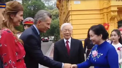 Thích cách Tổng Bí Thư Nguyễn Phú Trọng giới thiệu phu nhân với các nguyên thủ quốc gia. ánh mắt đó miêu tả ntn? #CapCut #nguyenphutrong #tongbithunguyenphutrong #vietnam #xuhuongtiktok 