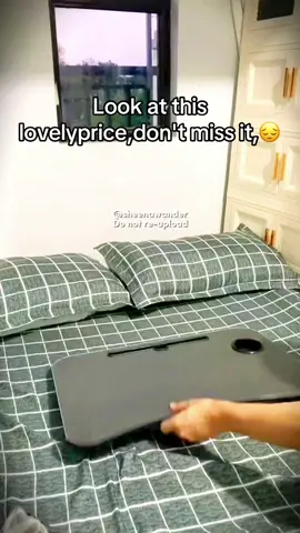 For those days when you don’t feel like sitting at your desk 😌#portablelaptopdesk #laptopdesk #foldabletabletray #couchtray #couchtable #bedtraytable #laptopbeddesk #wfhdesk #workfromhomecouchdesk #couchdesk #beddesklife 