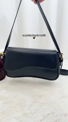 Black aesthetic is everything ✨i love my new shoulder bag🖤 #fyp #foryou #OOTD #forgirls #girlthings #totebag #thatgirl #bag #summersale #spotlight #spotlightfinds #TikTokMadeMeBuyIt 