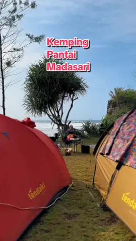 Kemping berhadapan langsung dengan samudera hindia #madasaribeach #pangandaran #batukaras #kemping #weekendtrip #alam #pantai 