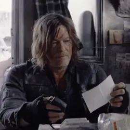 Girlfriend × He doesn't even have a photo of her 💔 #CARYL #daryldixon #carolpeletier #melissamcbride #normanreedus #daryldixonedit #carolpeletieredit #daryldixonspinoff #TWDCaryl #twd #thewalkingdead 