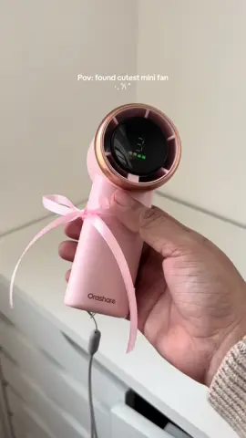 Pov:found cutest mini fan pwede rin gawin hair dryer sa sobrang lakas 😆🎀#fyp #minifan #pink #pinkfan 