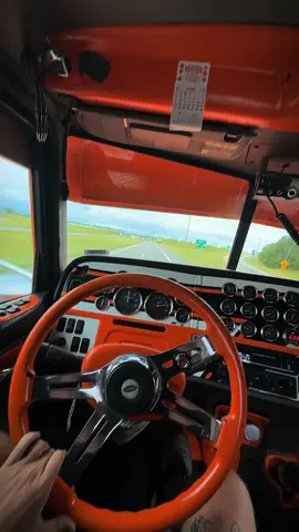 Orange crush 🍑🍊@Drew #fyp #foryoupage #orangecrush #leftlanegang #10lugthug #trucking #otr #w900 #kenworth #cat3406 #kenworthw900 #cattle 