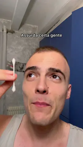 Anche io lo utilizzo ahah, faccio mea culpa, sono una brutta persona lo so. Chiaramente questo video è ironico e non vuole offendere nessuno. Utilizzare il cotton fioc soprattutto con una certa veemenza è molto pericoloso perché può provocare la rottura del timpano. #medicina #cottonfioc 