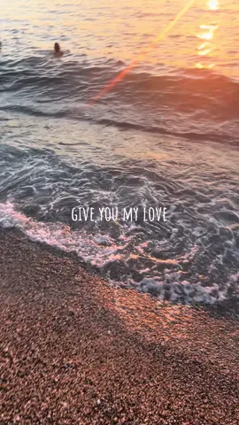 give you my love❤️🌊#geolier #giveyoumylove #calabria #☀️#🌊🌊 #accadeoggi #viral #fyp #perte #foryou 