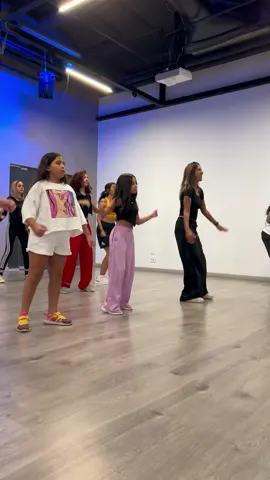 Dancing class time 🥳💪  لارا و فرح  ♥️ #trending #viral #foryou #foryoupage #dance 
