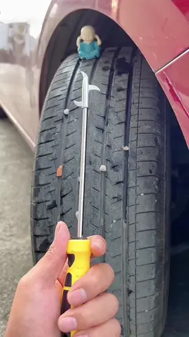 Dụng cụ làm sạch đá lốp xe ô tô #phukienoto #phukienoto36 #dungcumoclop #dungcumocdalopoto #dungcumocdalopxe #xuhuong 